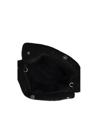 Borsa a tote in tessuto nero con esterno trapuntato, hardware dorato, chiusura magnetica e un ampio interno. Finitura testurizzata.