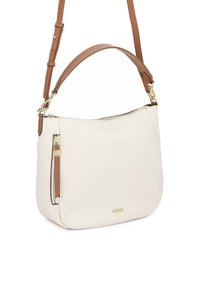 Sac à bandoulière en cuir crème avec sangle réglable marron, détail de fermeture éclair dorée et logo "kazar" à l'avant.