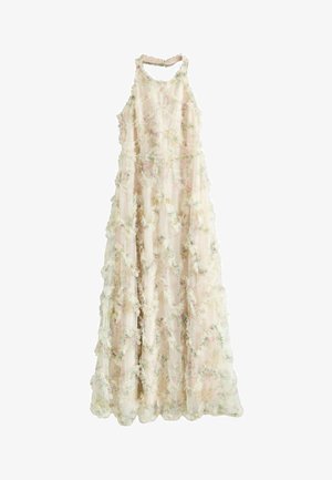 Dlhé ružové šaty bez rukávov s halterneckovým výstrihom, zdobené kvetinovou aplikáciou a jemnými vrstvami priesvitnej tkaniny.