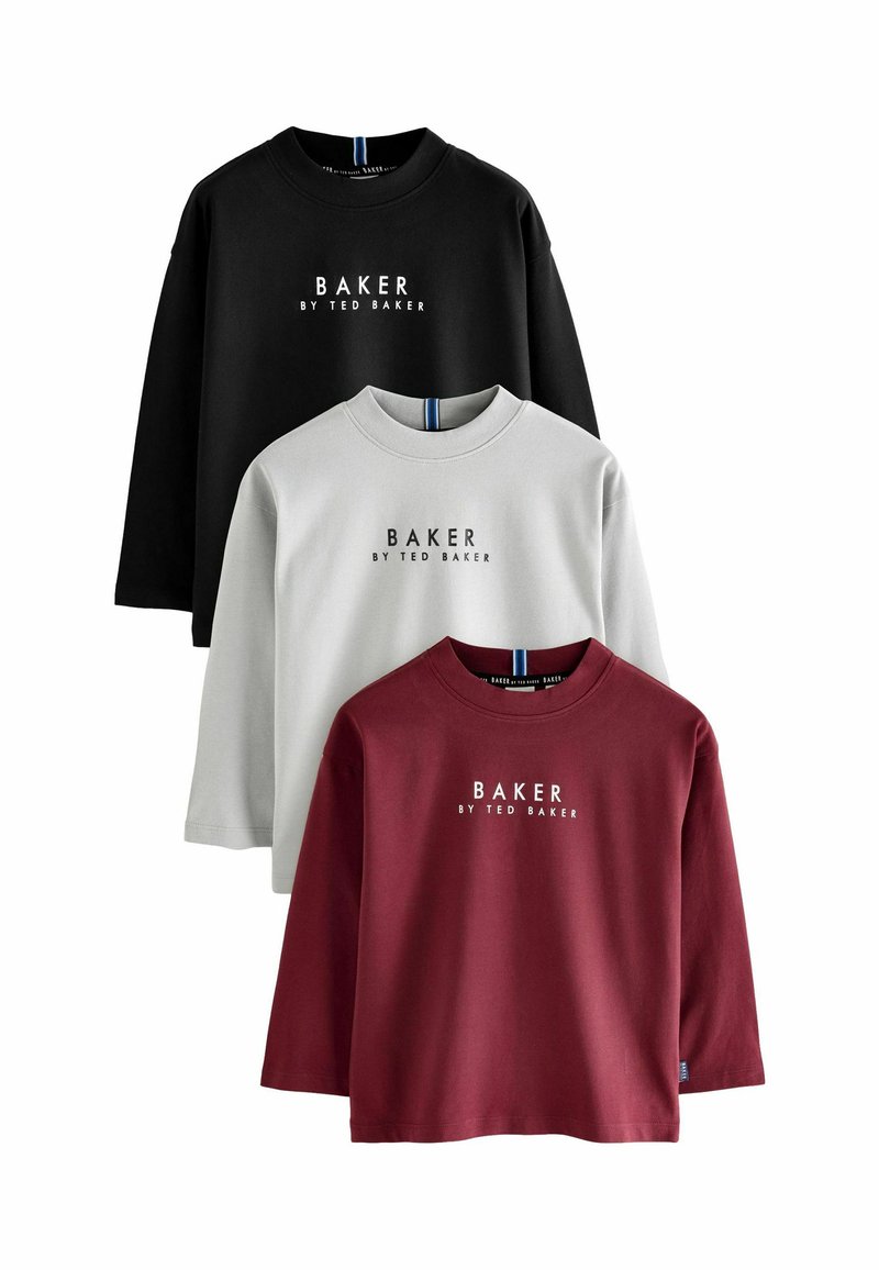 Tri dlhé rukávy tričká v čiernej, šedej a vínovej farbe, s okrúhlym výstrihom a potlačou loga, ktorá znie "BAKER BY TED BAKER."