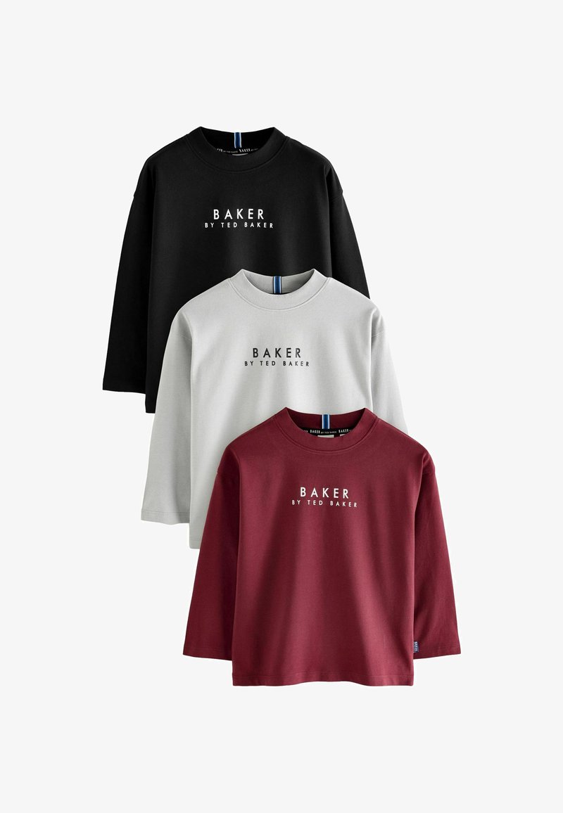 Drei langärmelige T-Shirts in Schwarz, Grau und Burgunderrot, mit rundem Ausschnitt und einem Logo-Druck, der "BAKER BY TED BAKER" zeigt.
