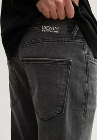 TOM TAILOR DENIM TTTAPERED - Répafazonú farmer - mid stone black black denim