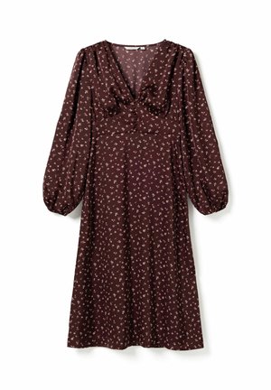 Brązowa sukienka z długim rękawem ozdobiona drobnym, jasnoróżowym kwiatowym wzorem, z dekoltem w kształcie litery V, marszczonym biustem oraz elastycznymi mankietami na rękawach.
