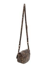 Borsa a tracolla in stampa serpente finta, con design strutturato, tracolla regolabile e dettagli in metallo dorato. Colori prevalentemente scuri.