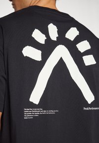 Peak Performance GRAPHIC TEE - Μπλουζάκι με στάμπα - black