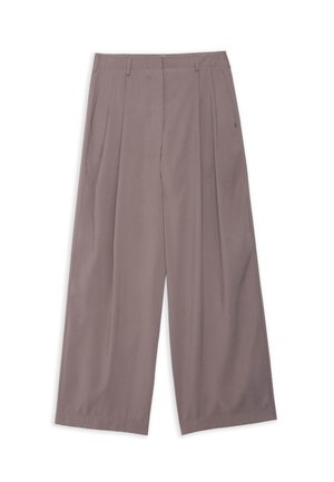 Wijd uitlopende mauve broek met plooien, riemlussen en een verborgen voorzijde sluiting, plat gelegd op een witte achtergrond.