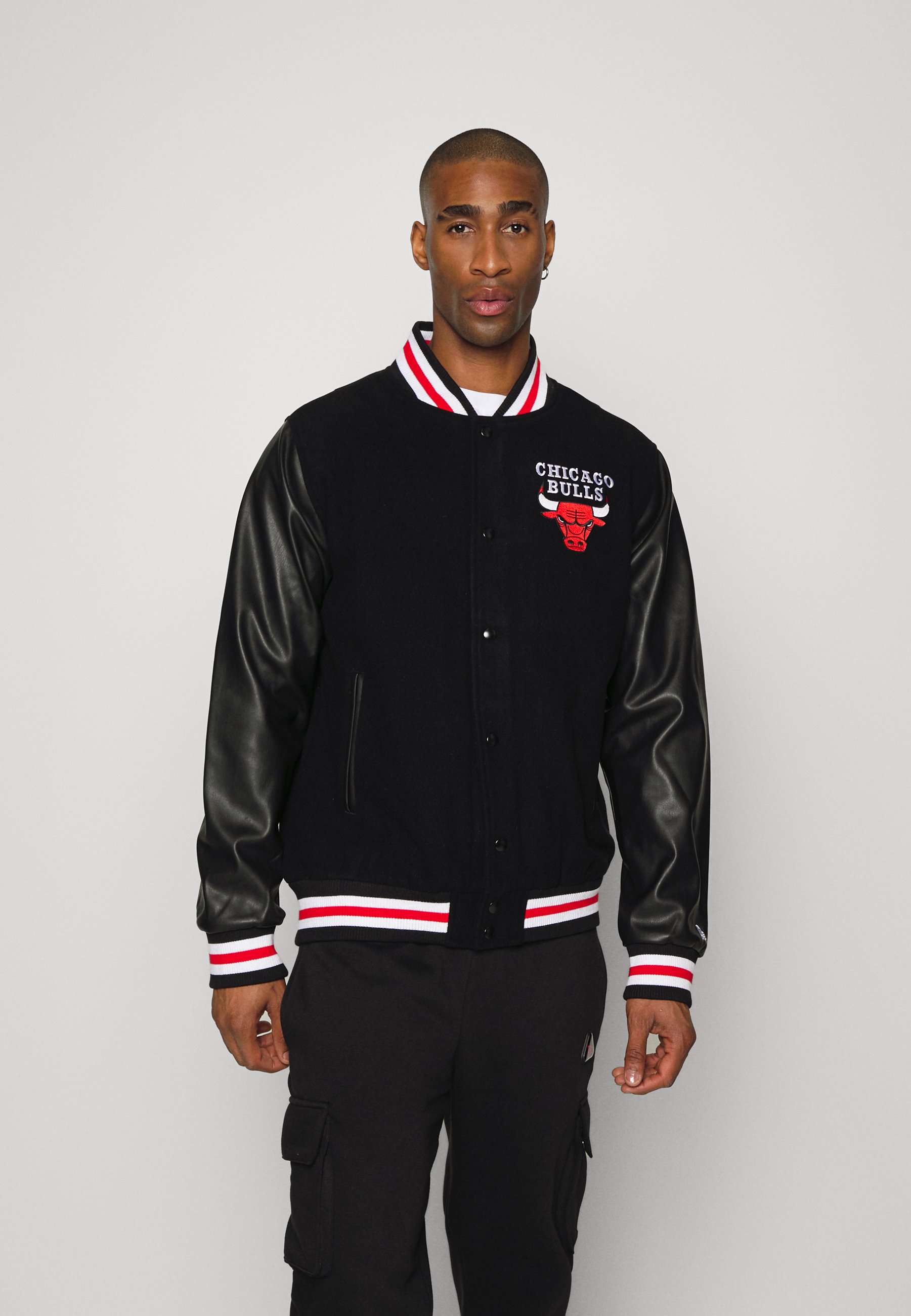 New Era NBA BULLS TEAM LOGO VARSITY - Chaqueta de entrenamiento - black/negro - Zalando.es