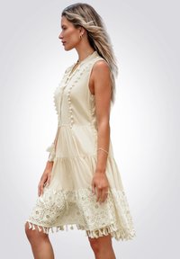 Cupshe POM TASSEL HEM MINI  - Denní šaty - beige