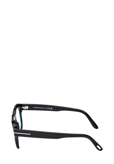 Occhiali in acetato nero con montatura rettangolare, caratterizzati da lenti con tinta blu, strisce accentate argento e marchio inciso sulle aste.