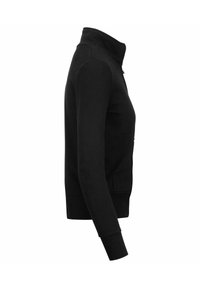 Felpa nera con colletto alto, maniche lunghe e design aderente. Presenta una tasca laterale e polsini e orlo a coste.