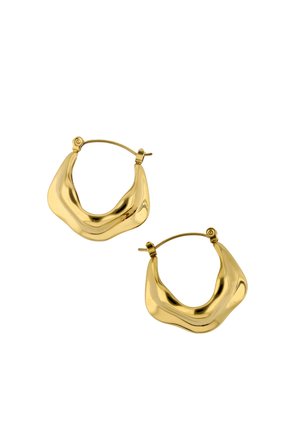 Kolczyki koła w kolorze złota o nieregularnych, falistych, szerokich kształtach z zawiasowymi zapięciami.