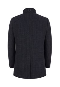 Granatowy wełniany płaszcz z wyraźnym kołnierzem, w wzór houndstooth, z centralnym rozcięciem. Posiada długie rękawy i sylwetkę dopasowaną.