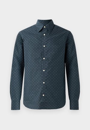 Camisa de manga larga azul marino con cuello abotonado, que presenta un patrón geométrico blanco, cierre frontal con botones y mangas con puños.