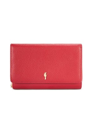 Czerwony portfel ze skóry o fakturze, z małym złotym emblematem ptaka na przedniej klapce, na białym tle.