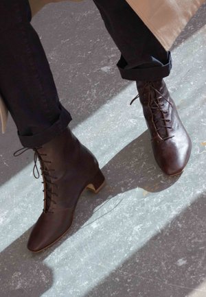 BALAGAN VICTORIA BOOTS - Stivaletti stringati - deep brown