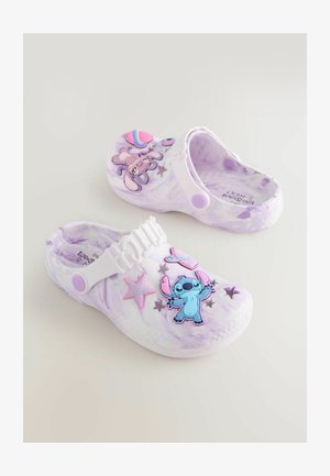 Vaaleanvioletit klossit marmoroituna kuvioituina, joissa on värikkäitä hahmotarroja ja valkoinen hihna. Koristeltu vaaleanpunaisilla ja hopeisilla tähdillä.