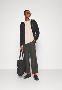 BOSS ZEFADE - Camisola com fecho - black