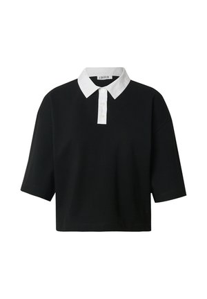 Zwarte polo met korte mouwen en een witte button-down kraag. Beschikt over een ontspannen pasvorm en drie knopen aan de voorkant. Gladde stoffen textuur.