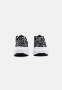 Nike Performance IN SEASON TR 13 PRM - Pantofi training - summit white/metallic cool grey/dark smoke grey/light wild mango
