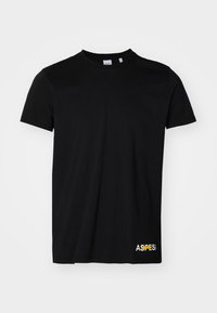 - T-shirt basic