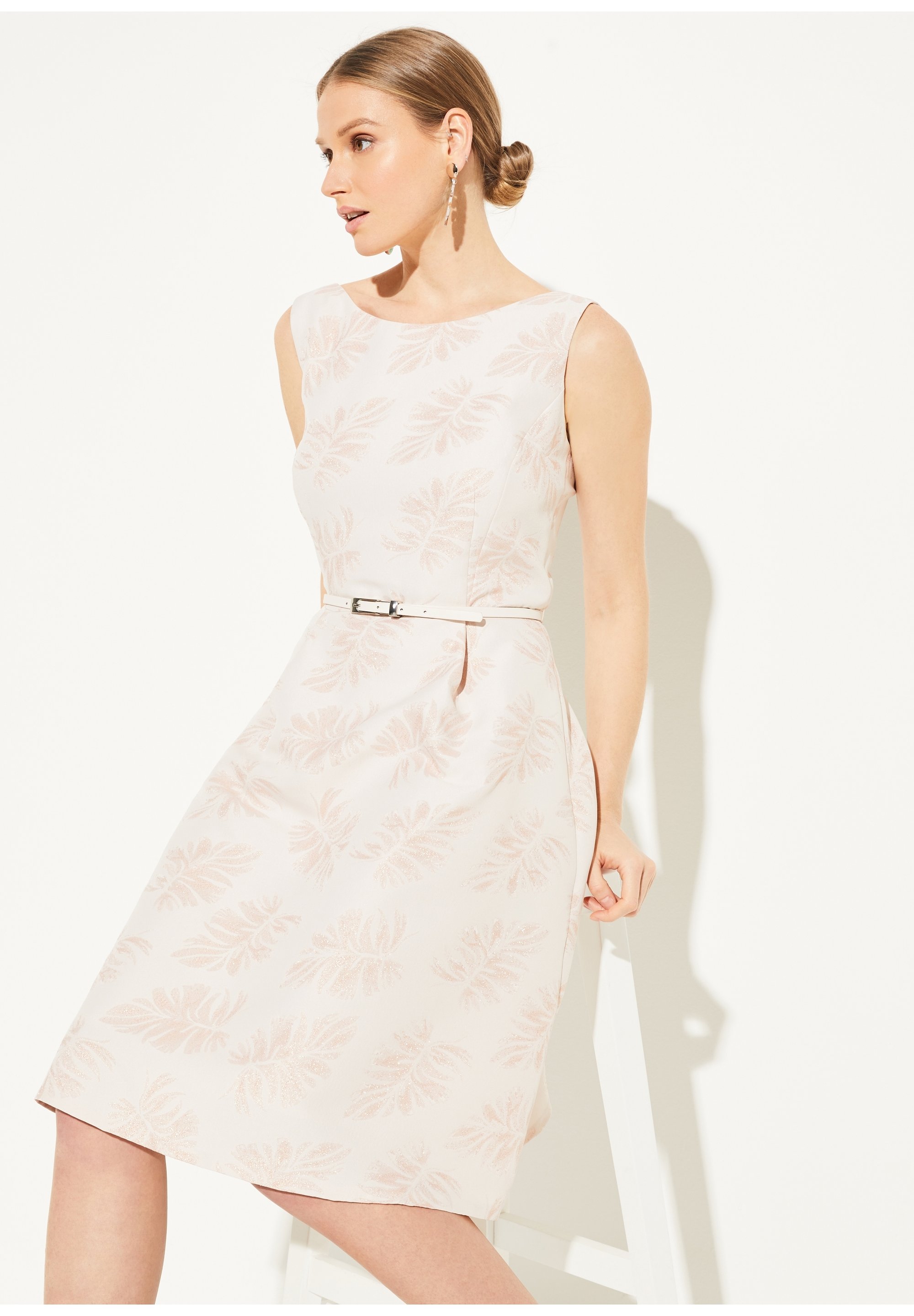 Comma Cocktailkleid Festliches Kleid Shell Jaquard Flower Rosa Zalando De 