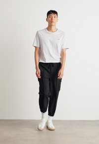 BOSS CHESTER - Παντελόνι cargo - black