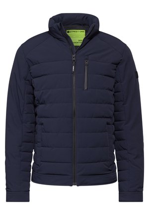 Dunkelblau gesteppte Jacke mit Reißverschluss vorne, hohem Kragen und Seitentaschen. Glatte Textur mit horizontalen Nähten und einer Brusttasche.