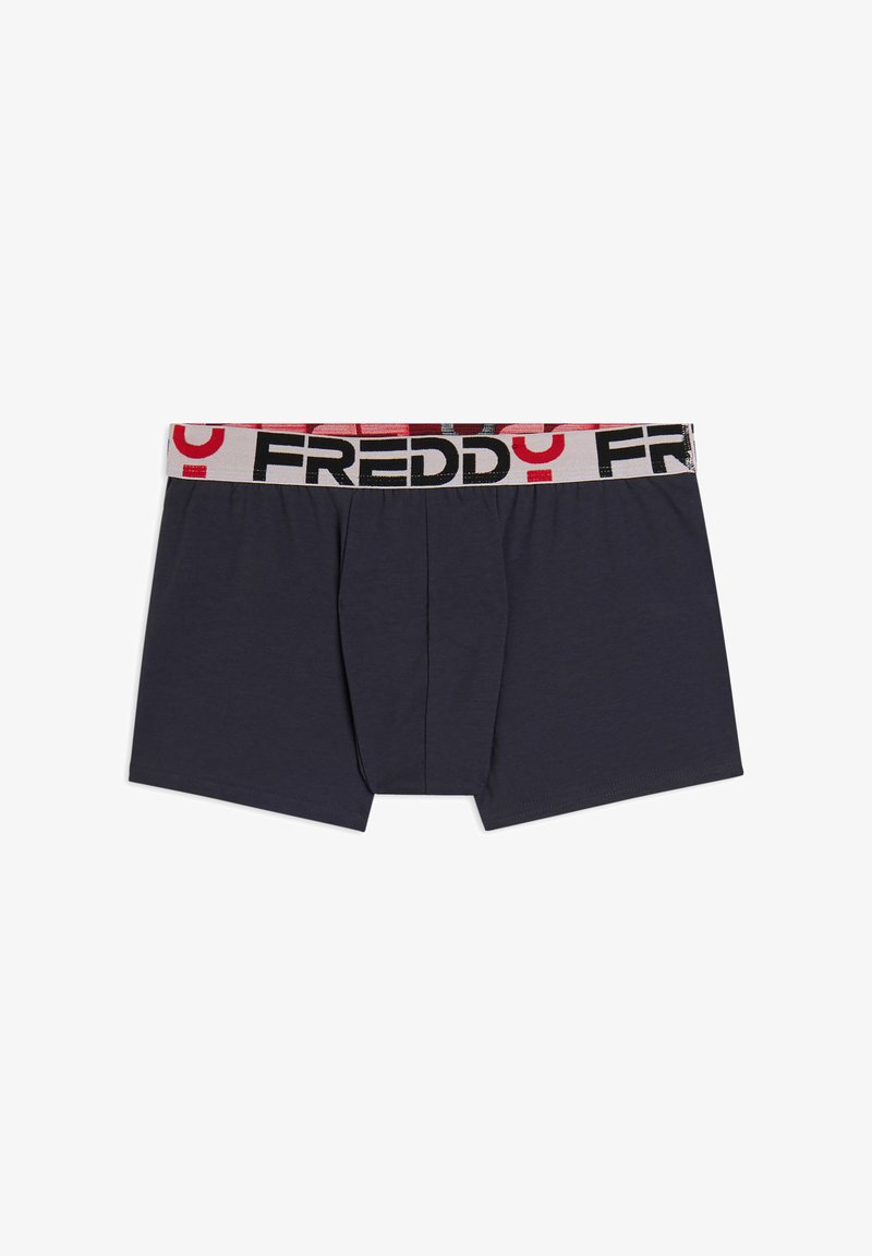 Boxer in cotone blu scuro con fascia elastica rossa e bianca con il marchio "FREDDY". La parte anteriore presenta un sacchetto discreto e nessun motivo visibile.