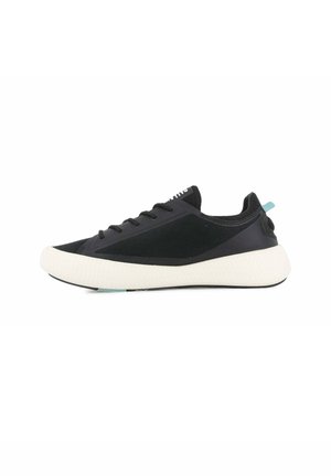 Trainers - black