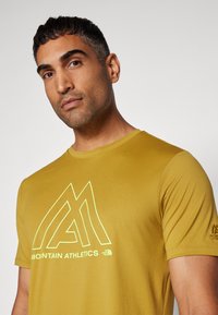 The North Face SHORT SLEEVES TEE - Sporta krekli - amber green