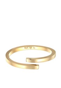 Guldpläterad ring med en öppen cuff-design. Slät, glänsande yta med en minimalistisk estetik; märkt med '925' för silverinnehåll.