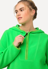 Ulla Popken TEDDY HOODED NECK - Felpa in pile - green