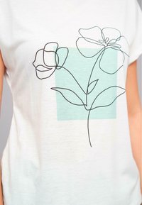 Cloud 5ive MIT BLUMEN - Marškinėliai su spaudiniu - white black green