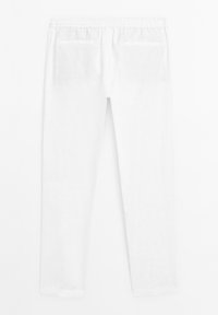 Pantalons en lin blancs, légers, avec une taille élastique, deux poches arrière et une coupe droite. Texture lisse et détails minimaux.