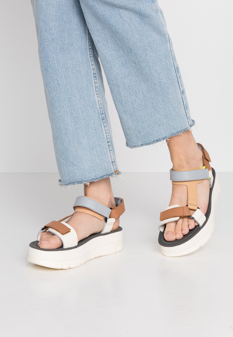 oruga sandal camper