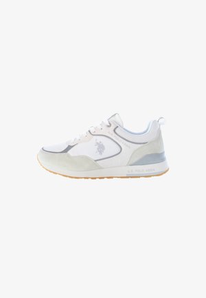 Sneaker bianco con accenti grigi, materiali in rete e suede, punta rotonda, design con lacci, presenta un logo sul lato e una suola in gomma.