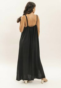 Dona x Lisa LONGUE FLUIDE IDOZANE - Robe longue - noir