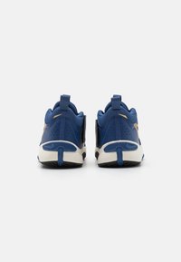 Nike Performance TEAM HUSTLE D 11 UNISEX - Zapatillas de baloncesto - mystic navy/black/pale ivory/metallic gold