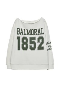 Felpa oversized bianca in cotone con lettering verde. Presenta "BALMORAL 1852" in evidenza sulla parte frontale e "Wee'd more active" sulla manica.