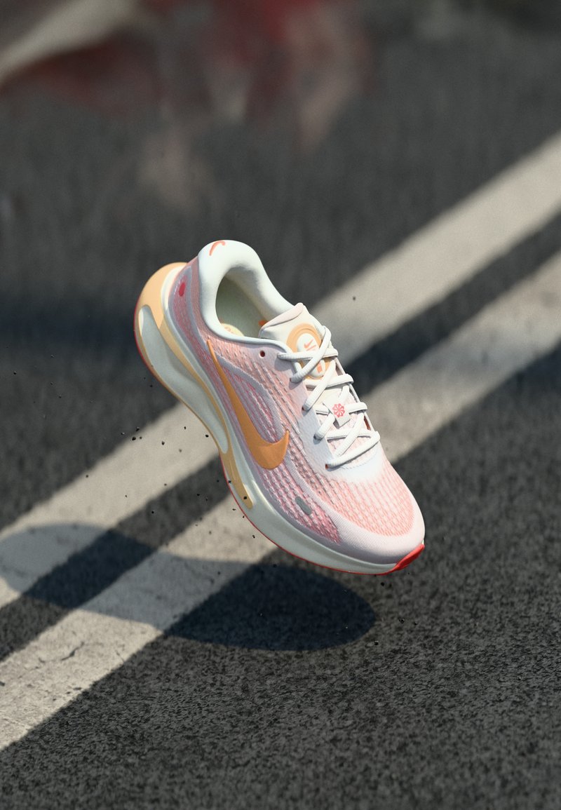 Nike Performance JOURNEY RUN - Laufschuh Straße - white/orange pulse ...