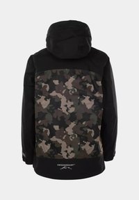 Svart huva jacka med ett kamouflage-mönster i nyanser av grönt och brunt på ryggen, med en logotyp vid fållen och en strömlinjeformad design.