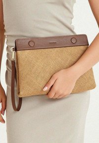 Mianqa Clutch - natural