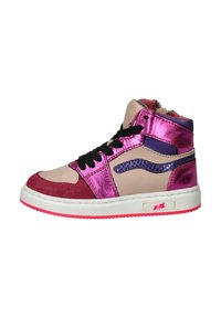 Hoge sneakers met een beige basis, metallic roze en paarse panelen, zwarte veters en felroze zooldetails.