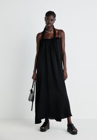 Gina Tricot FLOWY DRESS - Maksi suknelė - black
