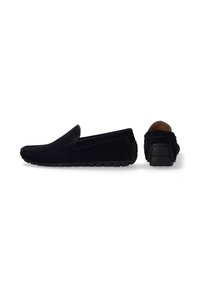 Sorte ruskinds loafers med en glat overflade, gummisål og accentbåse. Har et slip-on design og en lav hælprofil.