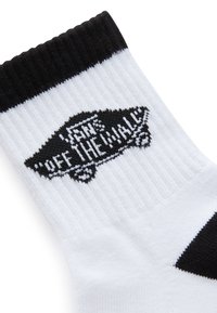 Biała skarpetka załogowa z prążkowanym czarnym mankietem. Czarna grafika samochodu z tekstem "VANS OFF THE WALL" tkanym w materiał.