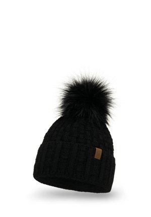 Bonnet en tricot noir avec texture côtelée, surmonté d'un pompon noir duveteux et comportant une petite étiquette en cuir marron.