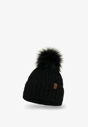 Cappello a maglia nero con texture a coste, arricchito da un soffice pompon nero e dotato di una piccola etichetta in pelle marrone.