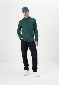 Tommy Hilfiger MICRO GINGHAM SHIRT - Camicia - ornamental green
