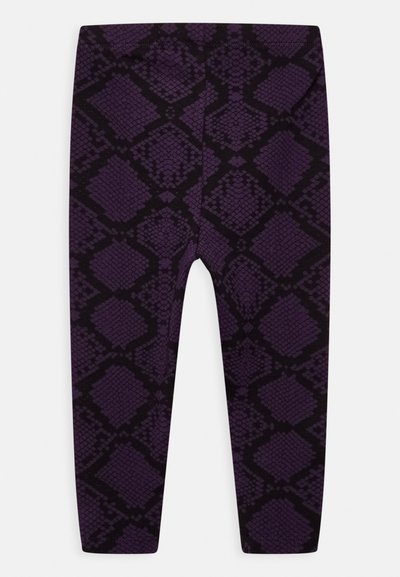 Leggings com um padrão de estampa de serpente em roxo e preto. O tecido parece suave, com um design ajustado e uma cintura elástica.